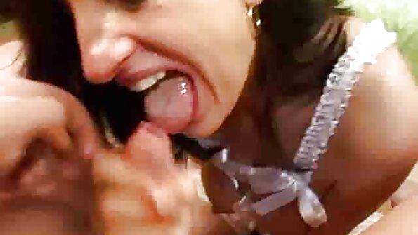 MILF não precisa de nada mais do que o pau duro de um os melhores vidios pornô jovem de óculos