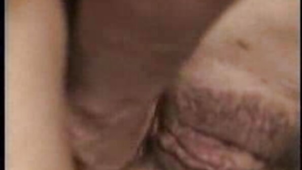 Loira cooze está tendo sua buceta destruída em um sofá os melhores filme pornô anal
